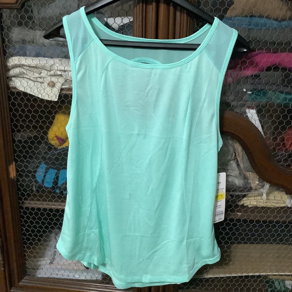 💕Vogo Athletica Tank/tee Open back, Mesh Shoulder & upper back